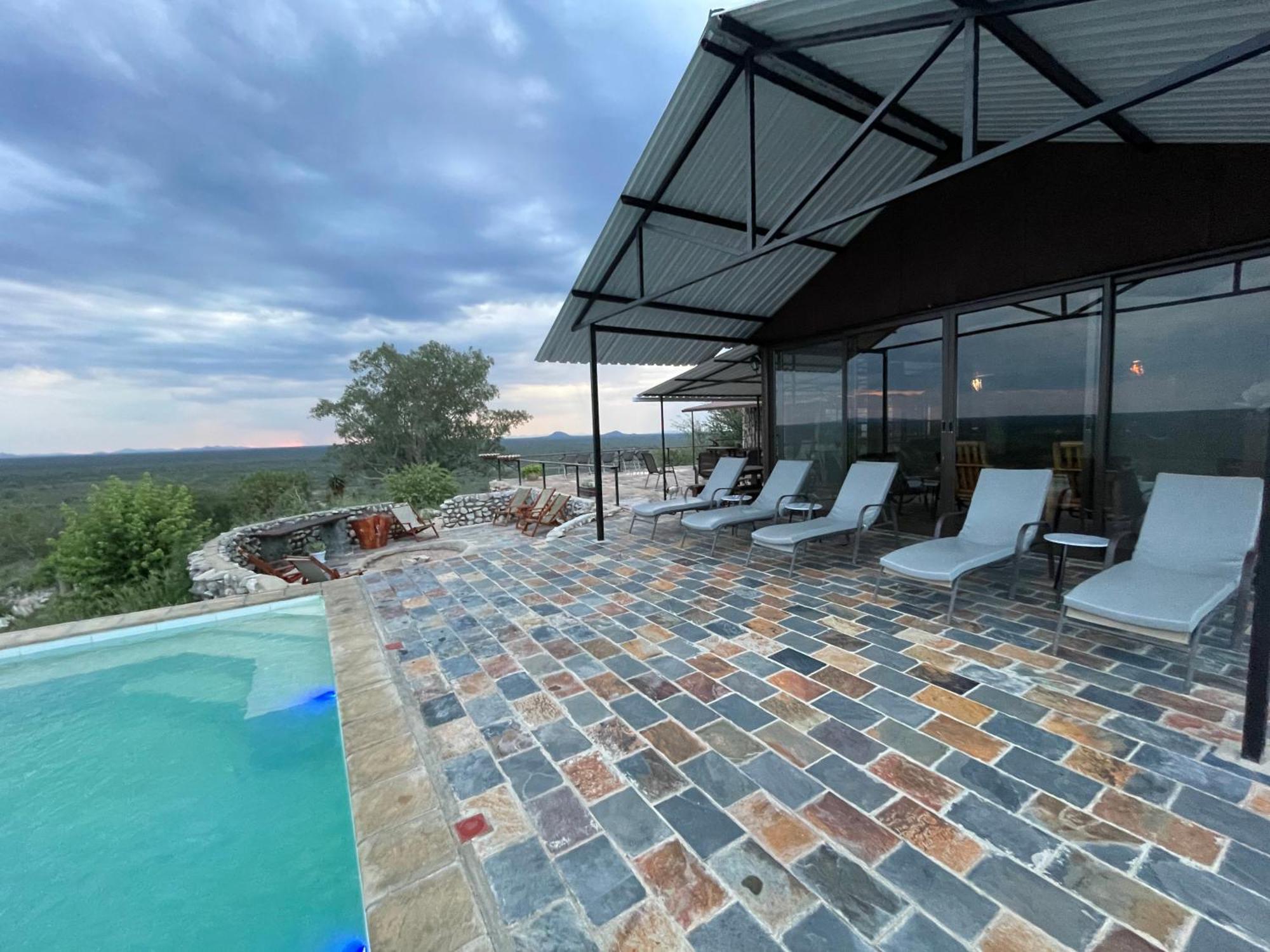 Aloegrove Safari Lodge Otjiwarongo Exteriér fotografie
